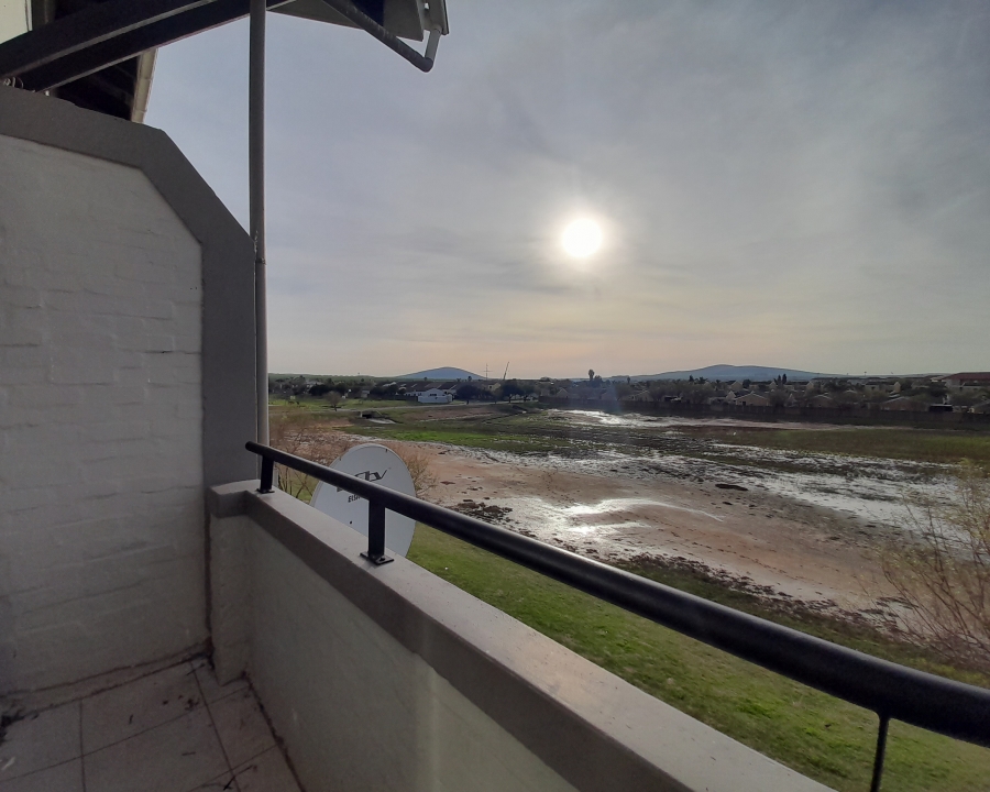 8 Bedroom Property for Sale in Uitzicht Western Cape
